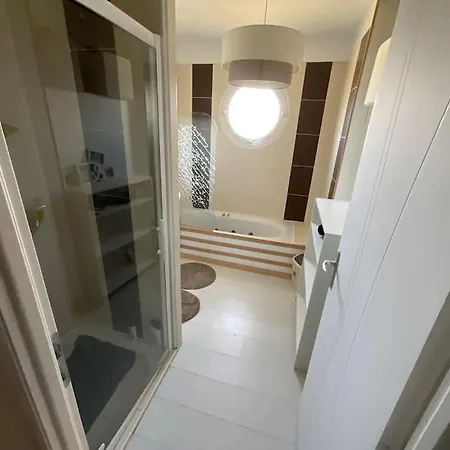 T2, Cl 3 Etoiles, 4 Lits, 4 Personnes Et 1enfant, Parking Et Terrasse Apartment *