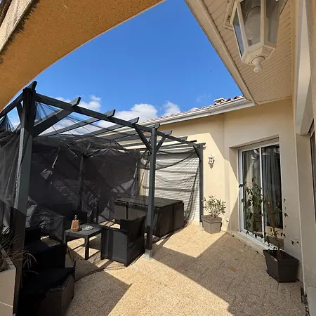 T2, Cl 3 Etoiles, 4 Lits, 4 Personnes Et 1enfant, Parking Et Terrasse Appartement Saint-Sever (Landes)