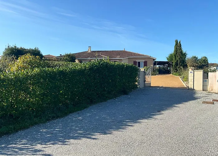 T2, Cl 3 Etoiles, 4 Lits, 4 Personnes Et 1enfant, Parking Et Terrasse